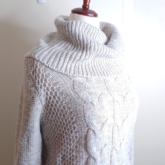 Women's ELLE Sweater. Size Large. Color Oatmeal. - Picture 5 of 16